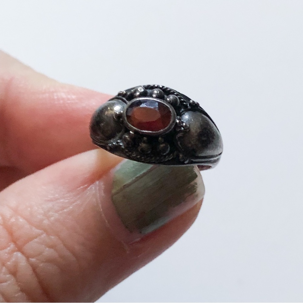 Vintage silver metal (sterling?) & faceted red stone (garnet?) ring sz 5.5-5.75 - Picture 8 of 14